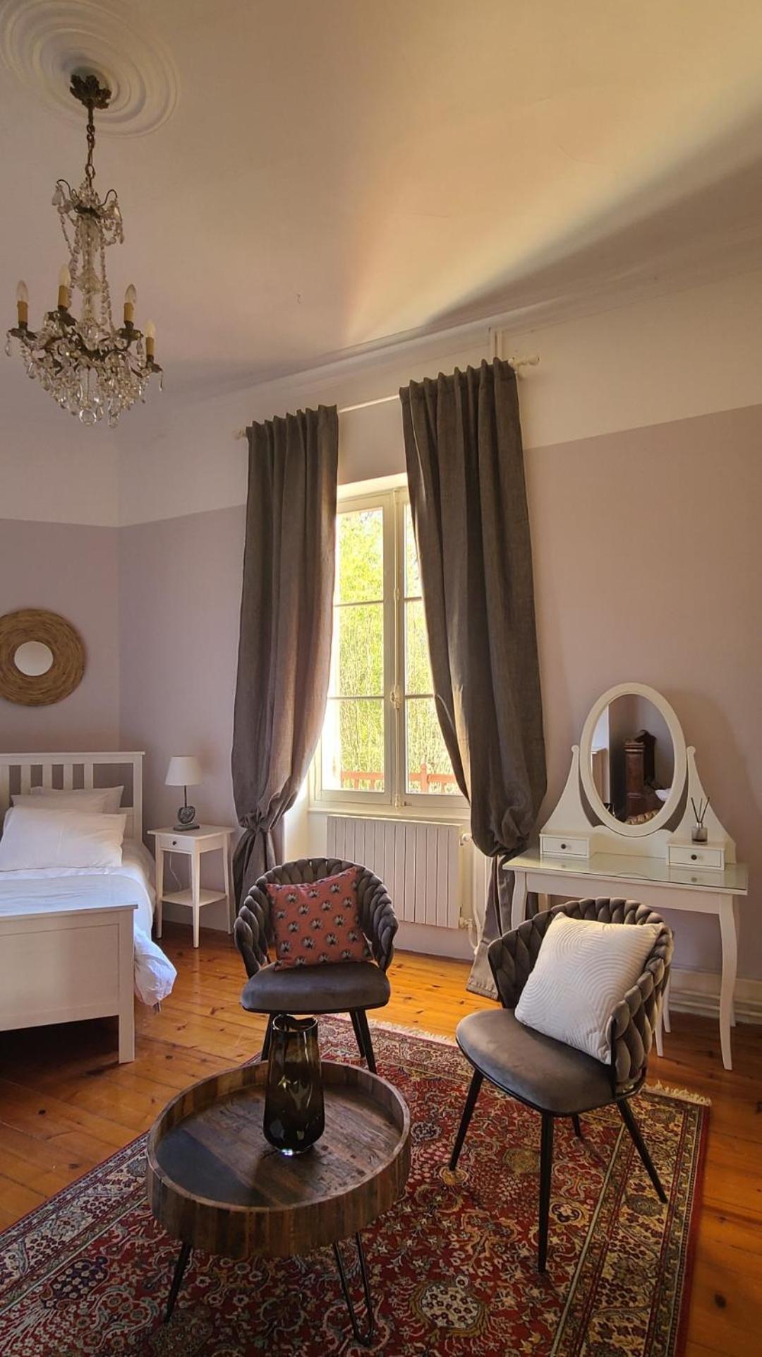 Le Manoir Du Moulin De Madame Bed & Breakfast Villeneuve-sur-Lot Exterior photo